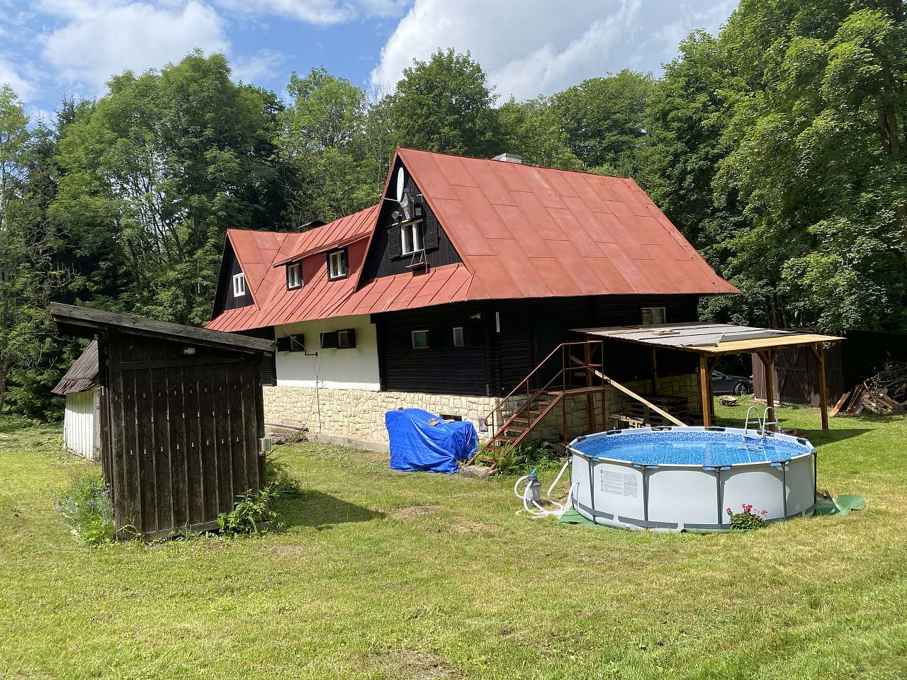 Dědova chata v letním období - foto 1