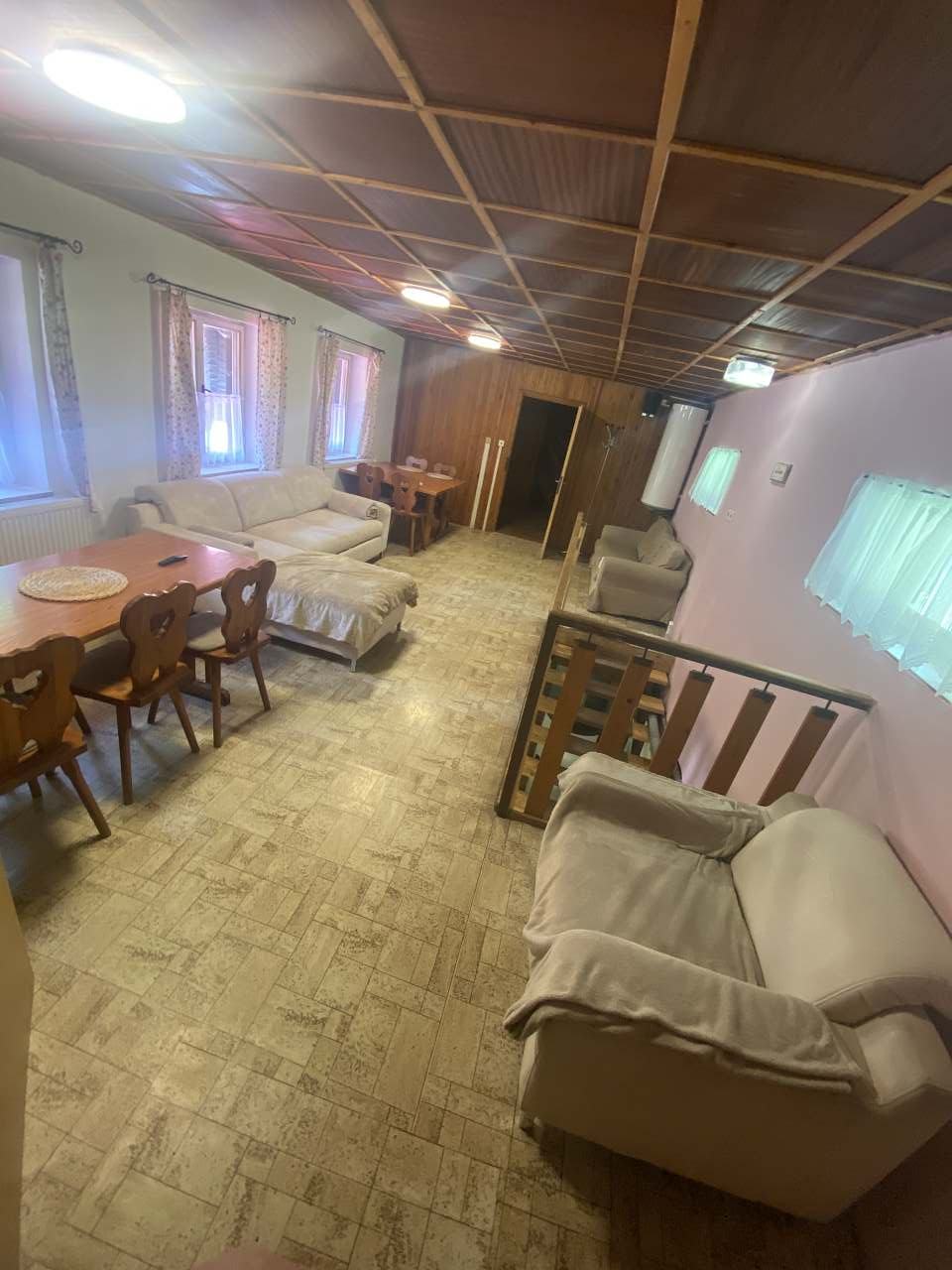 Společenská místnost s TV a WiFi