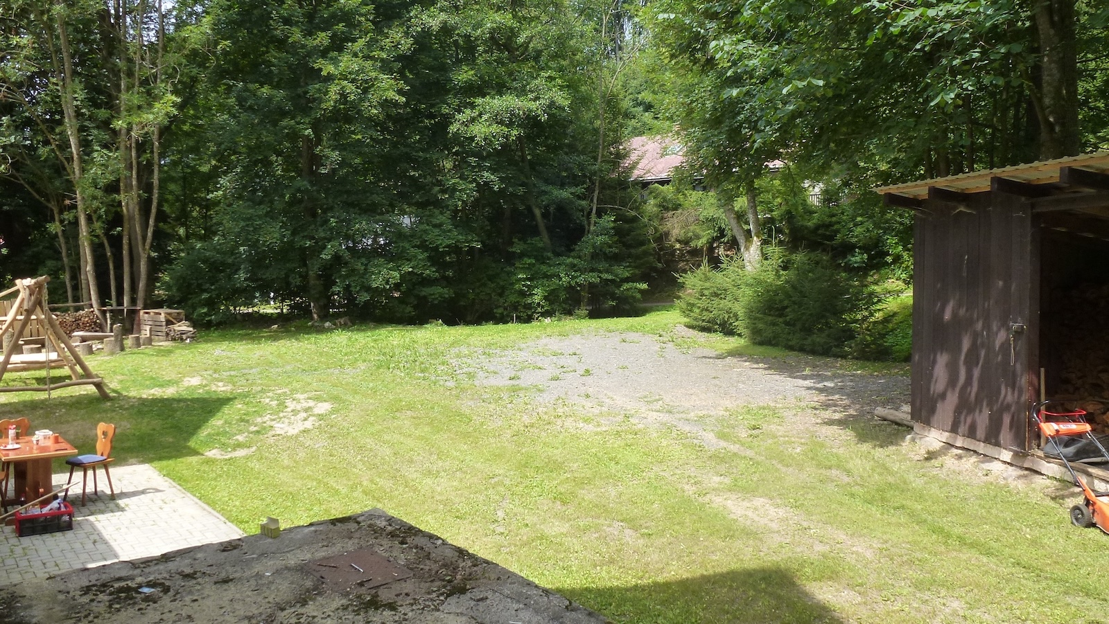 Dědova chata v letním období - foto 1