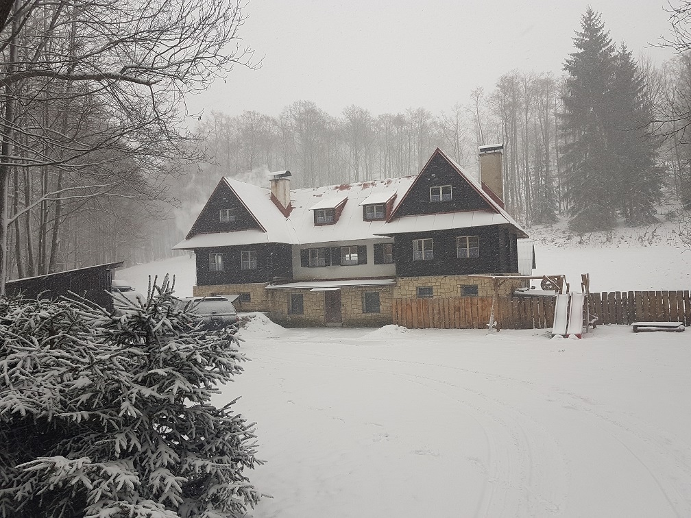 Dědova chata v zimním období - foto 2